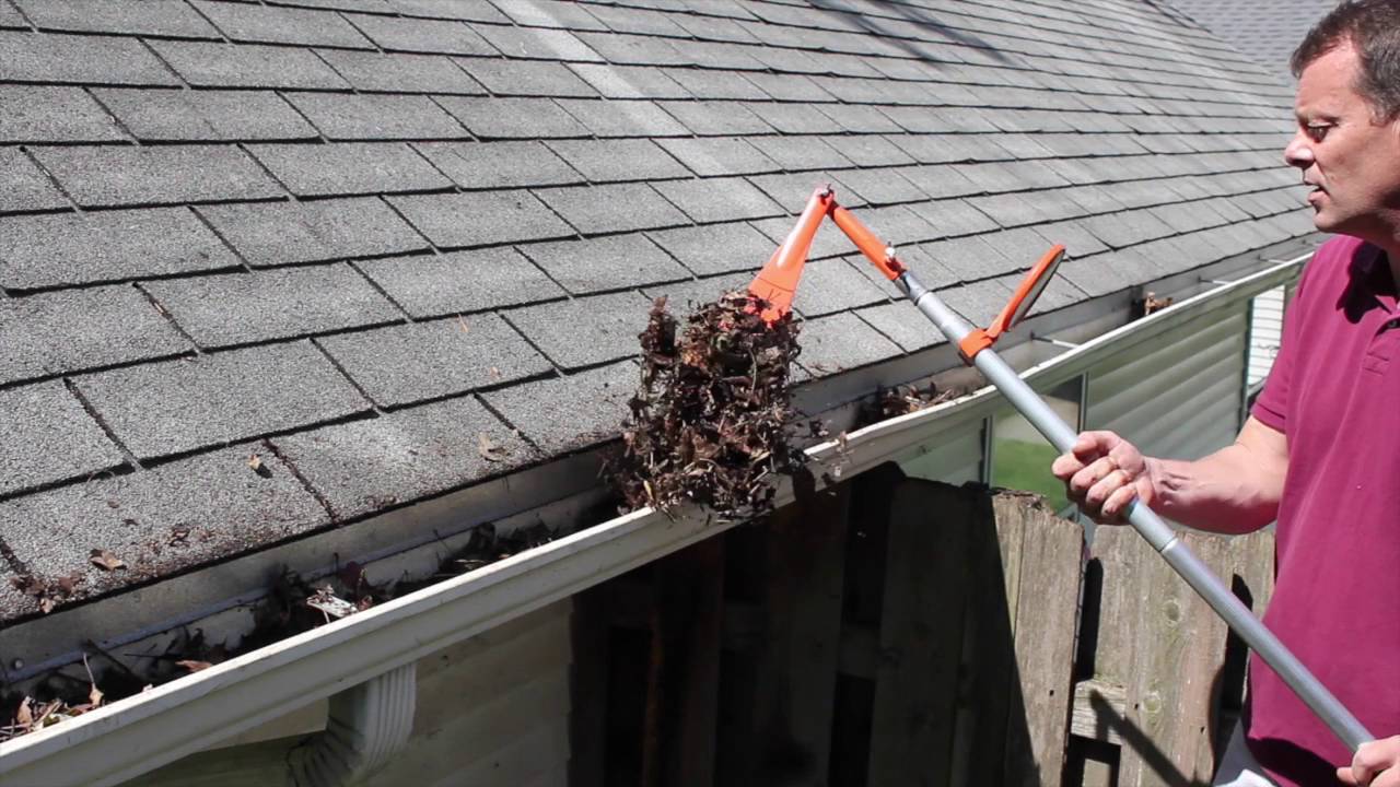 An Innefficient Way To Clean Gutters Gutter Clutter Buster Clean 